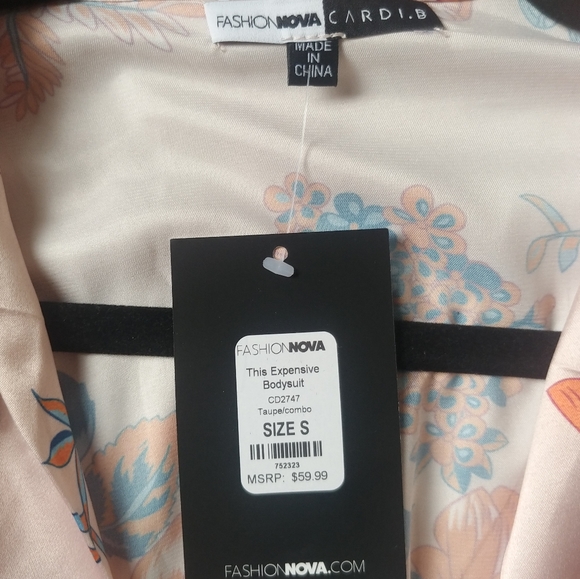 Fashion Nova x Cardi B - Picture 3 of 4